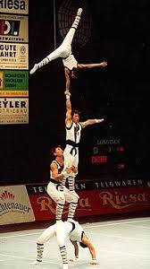 Rhythmic_gymnastic_group_2