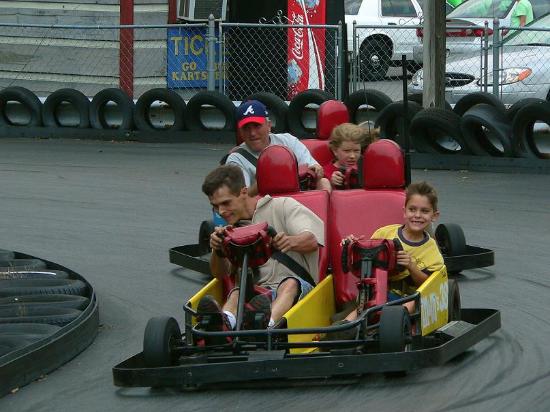 cok_kisilik_GO_KART_rapid-river-go-kart-track