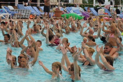 SU_cimnastigi_SU_Water_Aerobics_swimming_fitness_